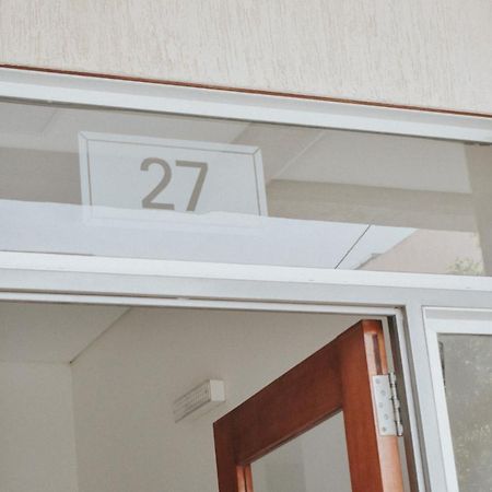 Uruguay 27 - Cochera Disponible A Requerir Bahía Blanca Εξωτερικό φωτογραφία
